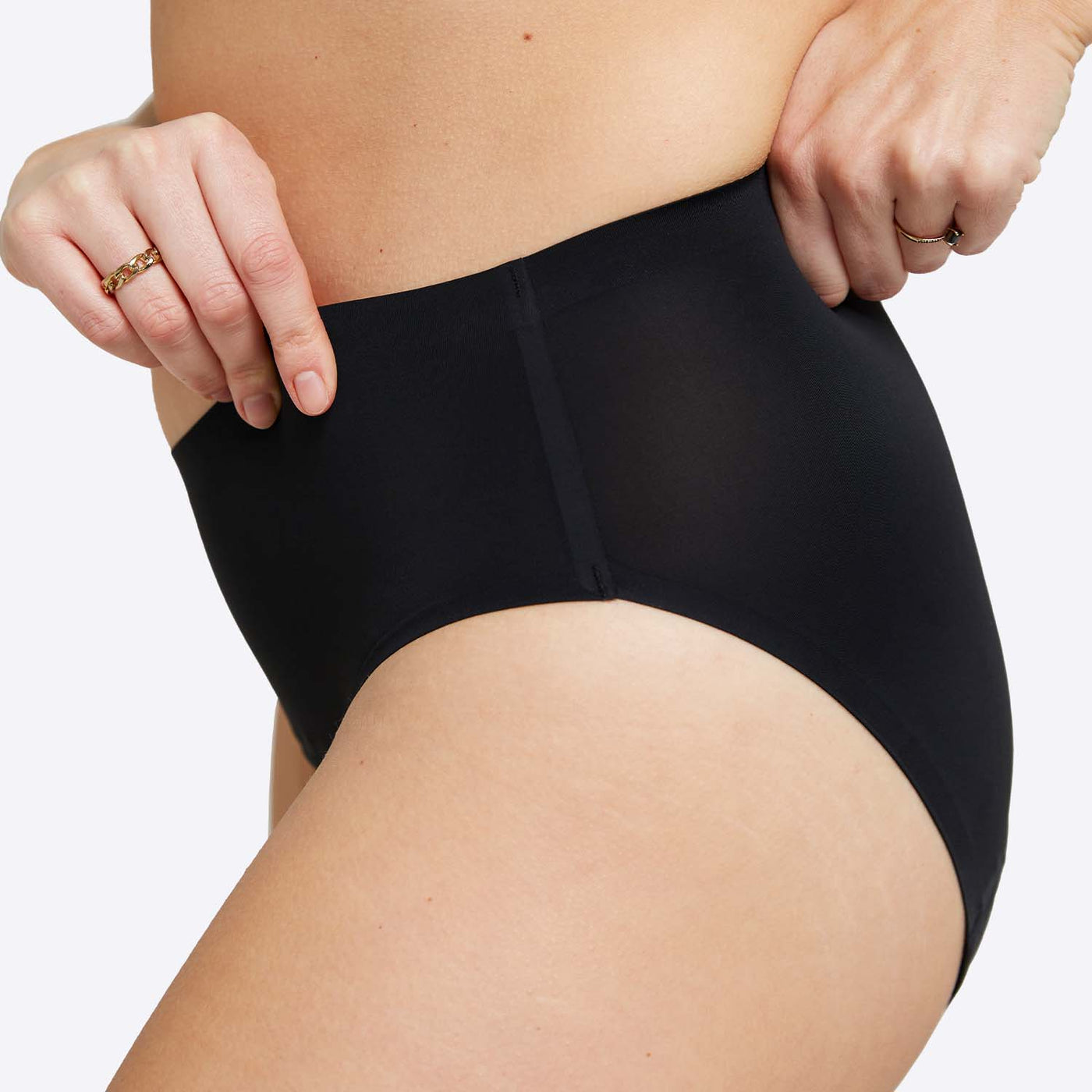 WUKA Perform Seamless Midi Brief - 7 Full Switch Set Heavy Flow Black Colour Side